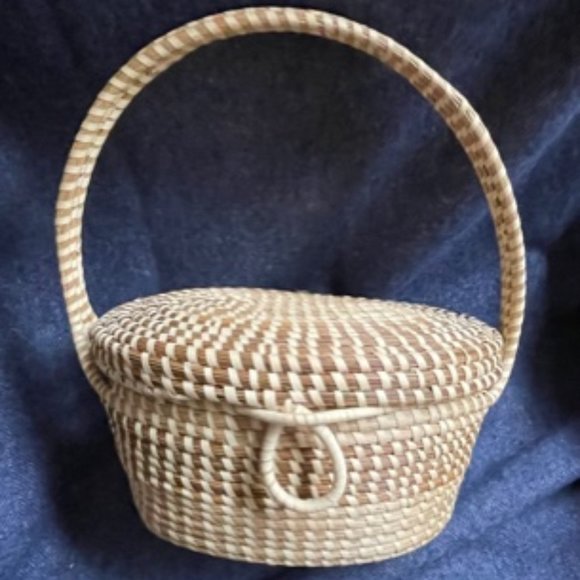 Sweetgrass Oval Basket - Picture 1 of 11